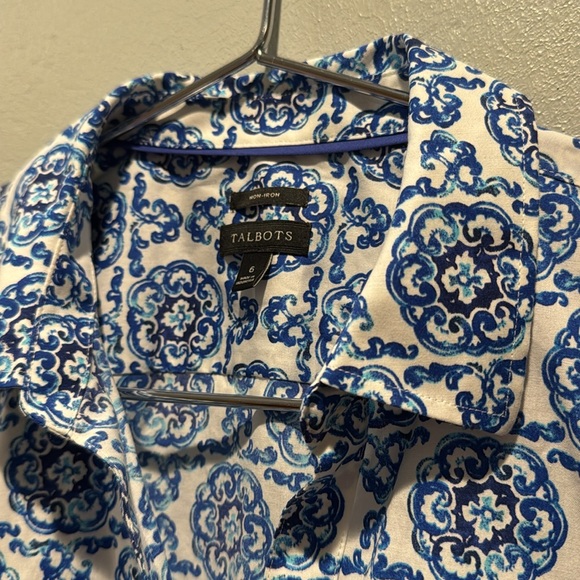 Talbots Perfect Shirt Scroll Medallion Sleeveless Non Iron Blue and White Top - Picture 8 of 12